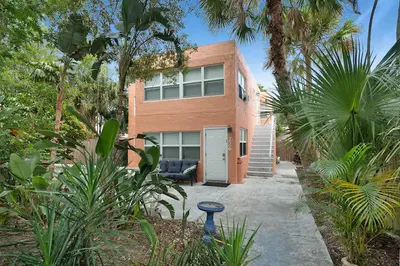 226 S Palmway 1