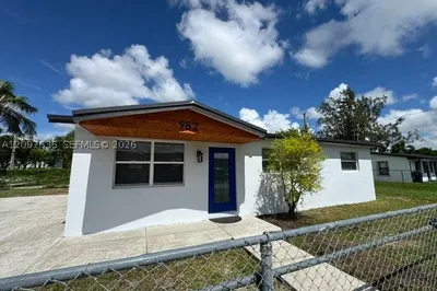 982 NW 3rd St 1