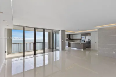 881 Ocean Dr #18F 1