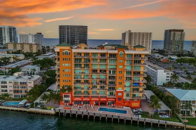 821 N Riverside Drive #Ph2 1