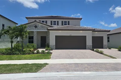 2475 SE 29th Dr 1