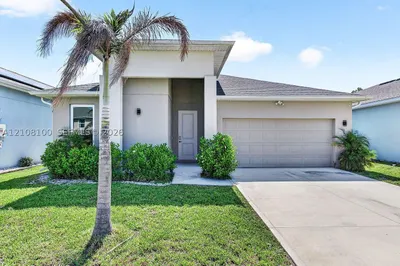 1068 SW Corbin Cir 1