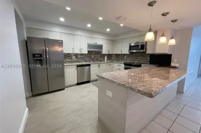 5825 Collins Ave #7B 1