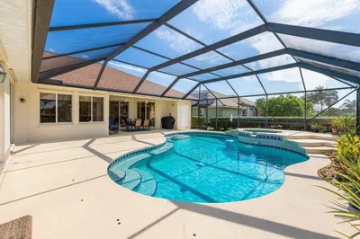 212 SW Whitewood Drive 1