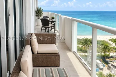 9195 Collins Ave #1106 1