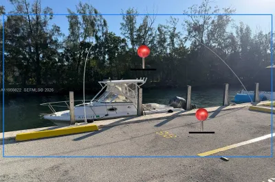 40' DEEDED DOCK
NO FIXED BRIDGES