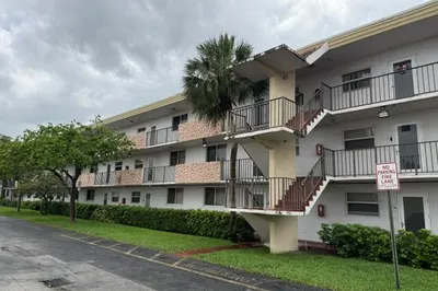 6005 Del Lago Circle 1