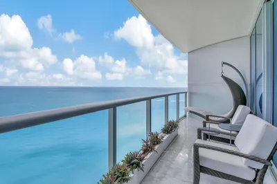 17001 Collins Avenue #2504 1