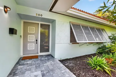 200 NW 11th Avenue 1