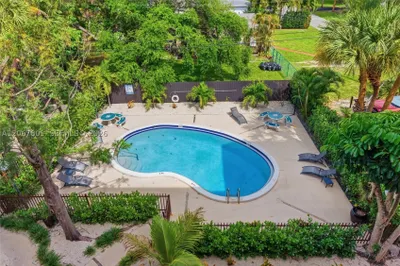 2520 N Andrews Ave #305 1