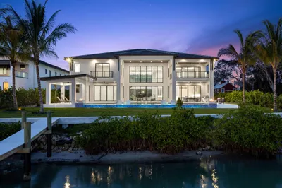 88 W Riverside Drive 1