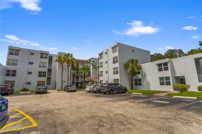 9400 Live Oak Pl #103 1