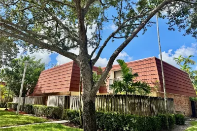 721 NW NW 99th Cir #721 1