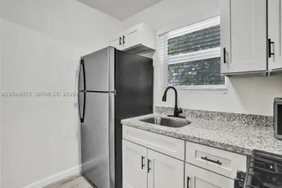 200 NW 13th St #5 1