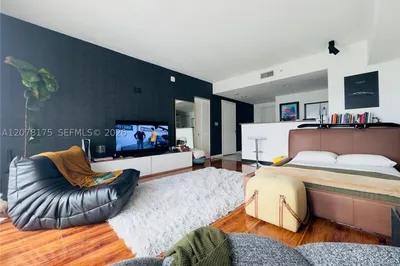 325 S Biscayne Blvd #4220 1