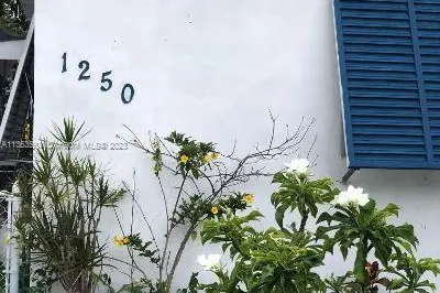 1250 SW 30th Pl 1