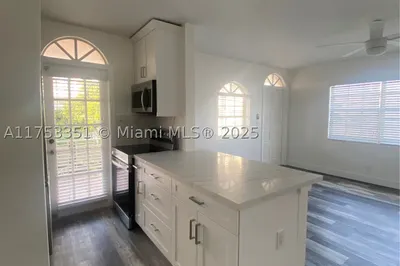 1575 West Ave #12 1