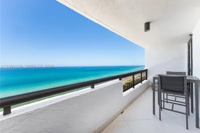 2555 Collins Ave #2205 1
