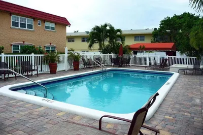 221 SE 9th Ave #202 1