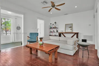 1933 Madison St 1
