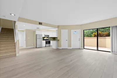 41 Uno Lago Drive 1