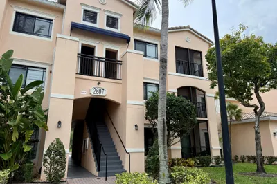 2807 Veronia Drive #202 1