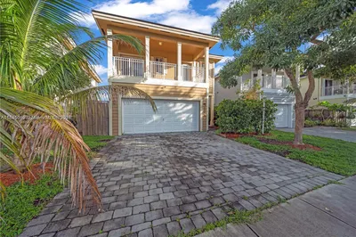 3211 SE 2nd 1