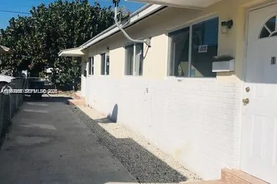 752 NW 3rd Ct 1