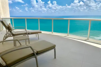 17555 Collins Ave #3202 1