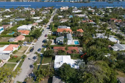 ? Clark - 252 Bloomfield Dr-054