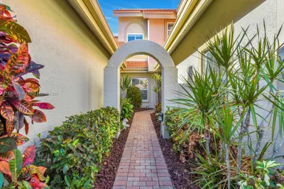 185 Napa Ridge Rd. E., Naples
