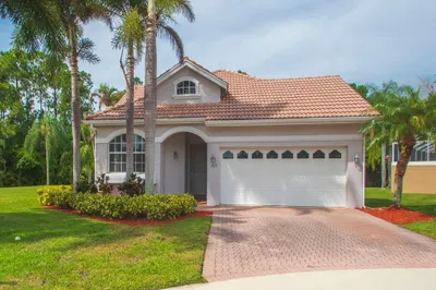 709 SW Andros Cove 1