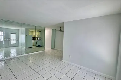 919 Michigan Ave #2