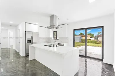 641 NW 37th Ave 1