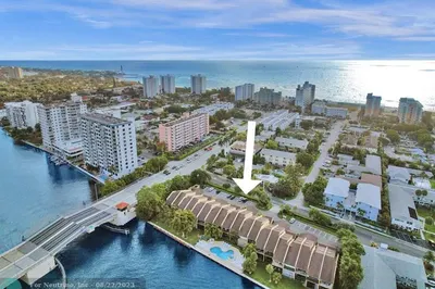 1301 N Riverside Dr #11 1