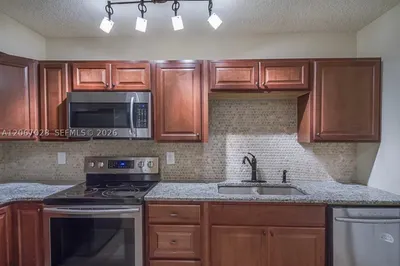 233 SE 11th Ave #233 1