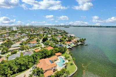 1800 NE 114th St #2303 1