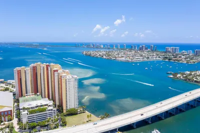 2640 Lake Shore Drive #1608 1