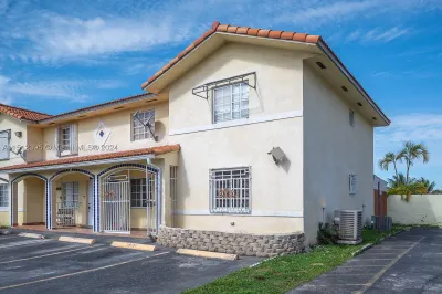 10101 W Okeechobee Rd #28-101 1