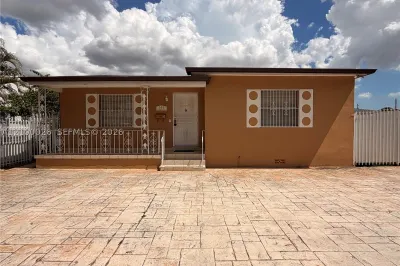 255 SW 60th Ave 1