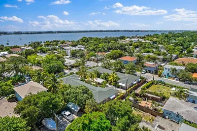 231 S Palmway 1