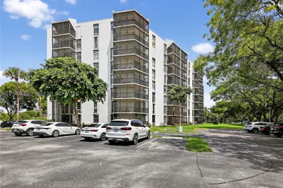 3401 N Country Club Dr #109 1