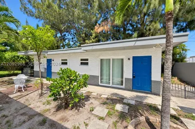 119 NW 43rd Ct #5 1