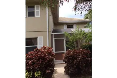 2813 SW Lakemont Place 1