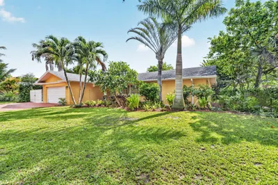 842 Fathom Road W 1