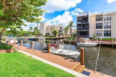 17 ROYAL PALM Way #105 1
