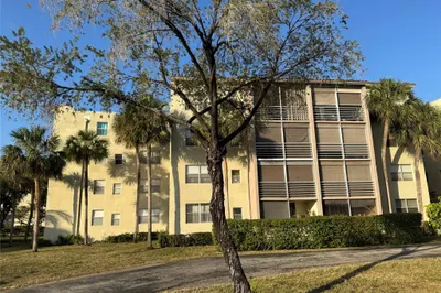1810 N Lauderdale Ave #2210 1