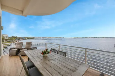 51 SE Seminole Street #401 1