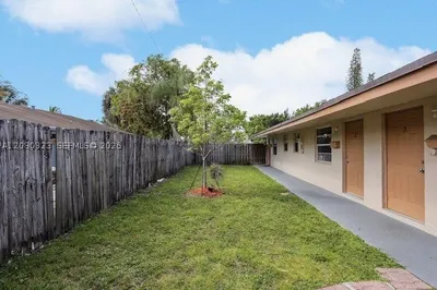 231 SW 8th Ct 1