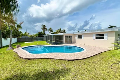 470 NE 45th Street 1